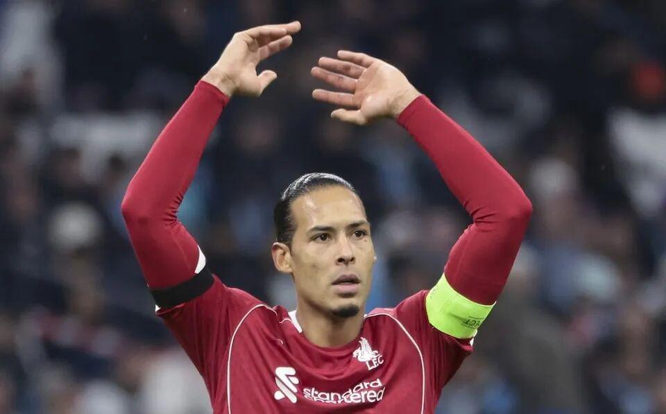 开云电竞苹果版-真敢问！记者问斯洛特：阿隆索何时上任 范戴克回怼：太不尊重人了